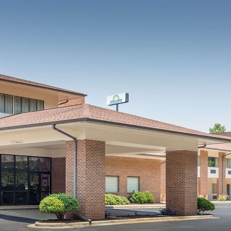 Days Inn By Wyndham Lexington Esterno foto